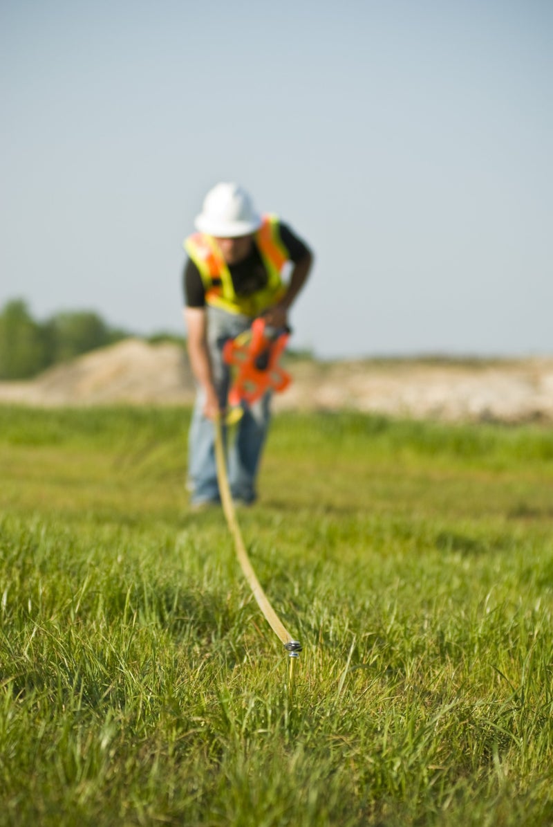 Lufkin Crescent Lufkin 1/2" x 150' Hi-Viz Orange Engineer's Fiberglass Tape Measure - FE150D - Image 3